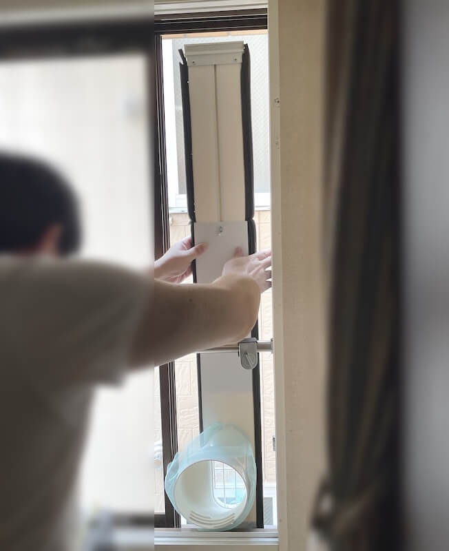 スポットクーラーの窓パネル 隙間テープのせいでサイズが合わなくなった
